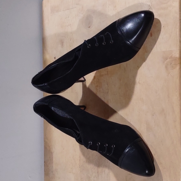 Women's Pumps - Picture 2 of 5